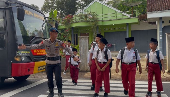 Bus Sekolah Gratis Satbrimob Polda Jabar Hadir Dalam Mendukung Pendidikan