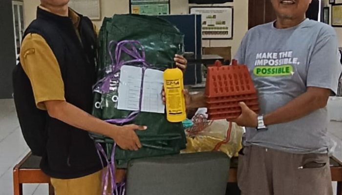 Proklim RW 13 Galaksi Pekayon Terima Bantuan dari DLH Kota Bekasi