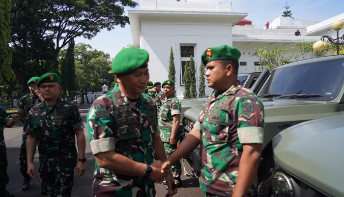 Perkuat Mobilitas Satuan Jajaran, Pangdam III/Siliwangi Serahkan Kendaraan Taktis Maung