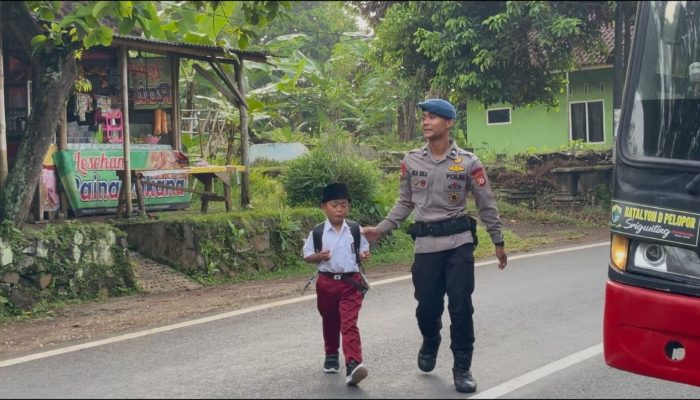 Operasional Bus Sekolah Gratis Brimob Jabar Jadi Kebanggaan Warga Tasikmalaya
