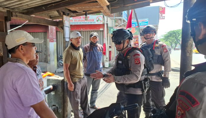 Patroli Dialogis Gegana Brimob Jabar Wujudkan Kehadiran Negara di Tengah Masyarakat