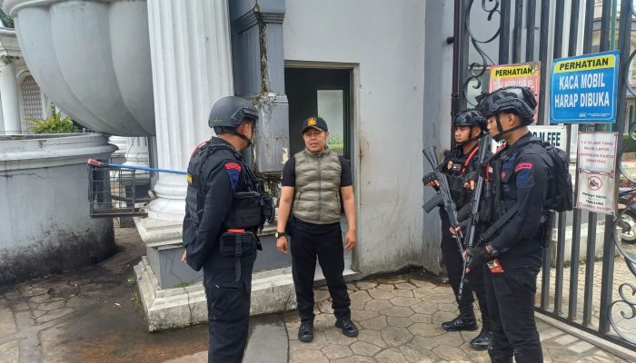Patroli Dialogis Brimob Jabar Pastikan Kamtibmas di Wilayah Pacet Aman Terkendali