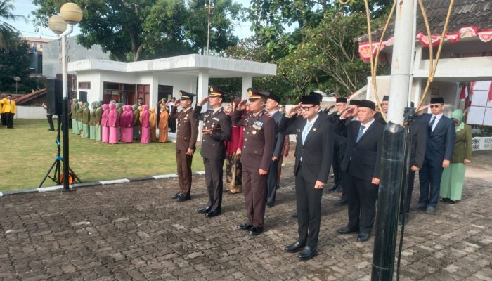 Brimob Jabar Ikuti Upacara Ziarah Nasional Peringatan Hari Pahlawan ke – 80 di TMP Cianjur
