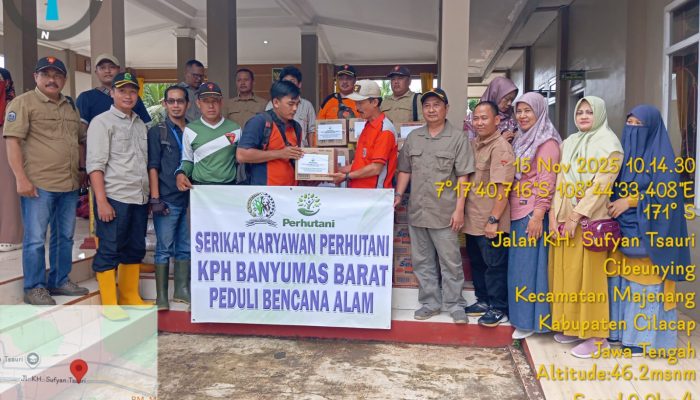 Serikat Karyawan Perhutani KPH Banyumas Barat Salurkan Bantuan Sembako Untuk Korban Tanah Longsor di Desa Cibeunying Majenang