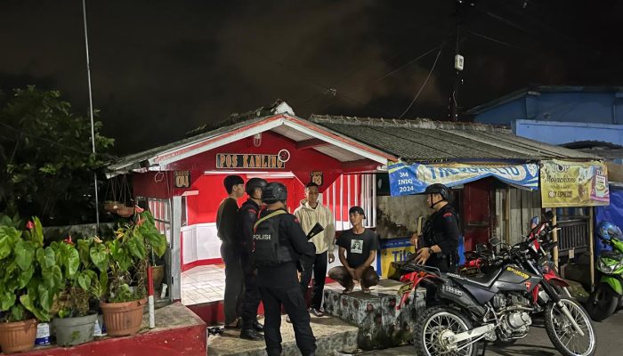 Patroli Dialogis Brimob Jabar Tingkatkan Keamanan di Wilayah Pacet