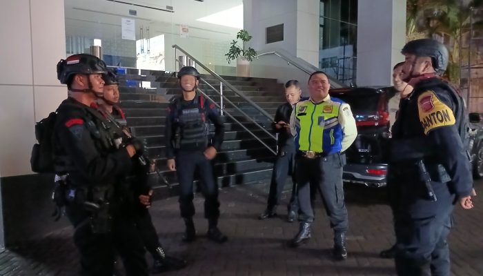 Patroli Dialogis Brimob Jabar Tingkatkan Keamanan di Wilayah Garut