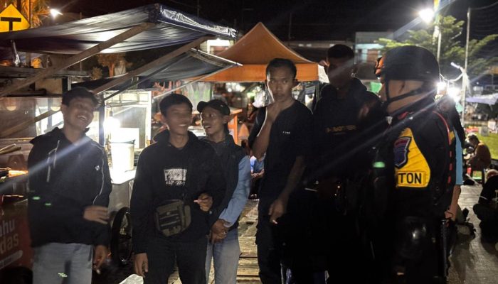 Brimob Jabar Patroli Dialogis di Wilayah Manonjaya Kab. Garut