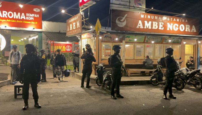 Tak Kenal Lelah, Patroli Brimob Jabar Jaga Kondusifitas Kota Tasikmalaya di Malam Hari
