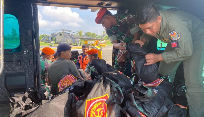 Helikopter H225M Caracal TNI AU Kembali Salurkan Bansos Dan Evakuasi Warga Terisolir Di Aceh Tengah