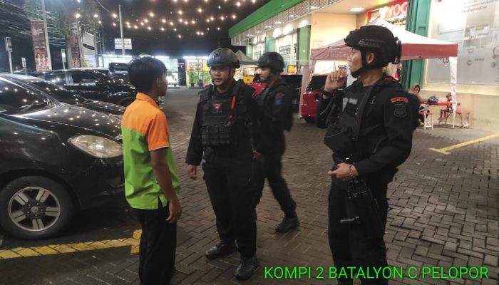 Patroli Malam Brimob Jabar Jaga Kondusifitas Wilayah Cirebon