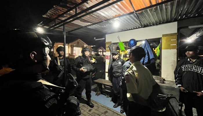 Brimob Jabar Patroli Malam di Wilayah Cipanas Cianjur