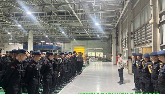 Brimob Jabar Amankan Aksi Unjuk Rasa di PT. TJ Forge Karawang