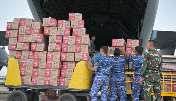 A-400MRTT TNI AU Bawa 21,6 Ton Bantuan Untuk Korban Banjir Aceh : Mendarat Di SIM Aceh Besar