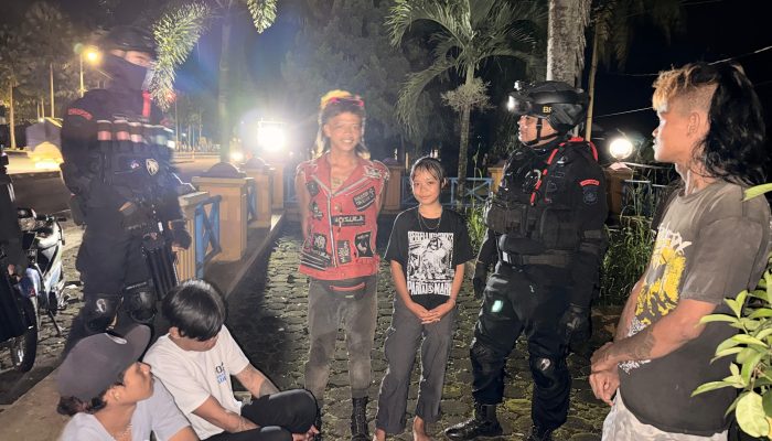 Patroli Brimob Jabar Jaga Situasi Malam Tasikmalaya Tetap Kondusif