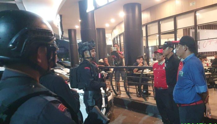 Patroli Malam, Brimob Jabar Jaga Kondusifitas Kota Cirebon