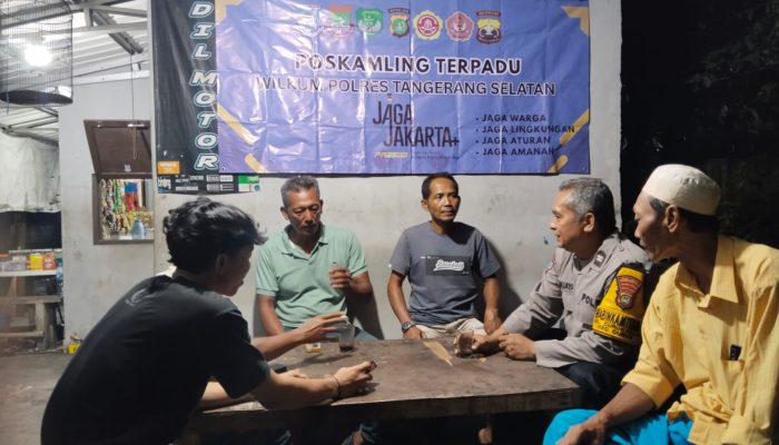 Sambang Pos Kamling Terpadu, Bhabinkamtibmas Curug Kulon Perkuat Keamanan Lingkunagn