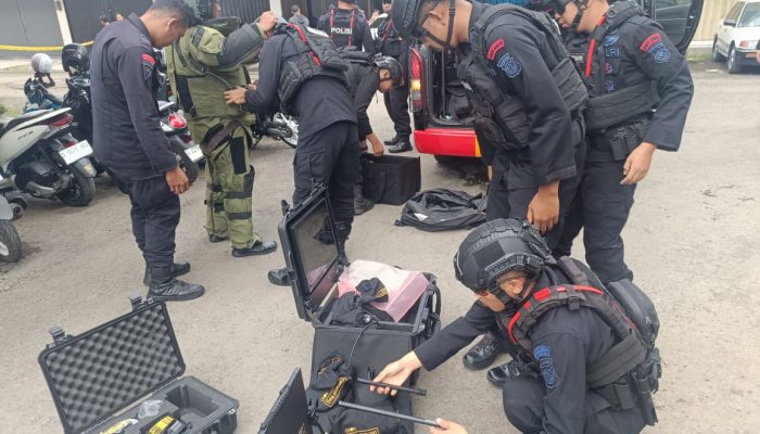 Jibom Gegana Brimob Jabar Amankan Ancaman Bom di ITC Kosambi Bandung