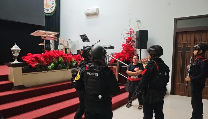 Brimob Jabar Patroli Harkamtibmas Dalam Rangka Operasi Lilin Lodaya 2025 di Wilayah Cirebon