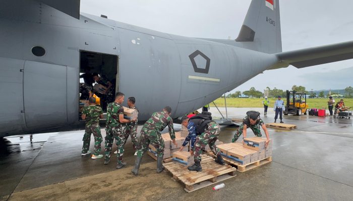 Dua Hercules TNI AU Kirim 12,2 Ton Bansos Ke Aceh Besar