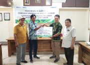 Perhutani KPH Banyumas Barat Salurkan Bantuan TJSL Rp170 Juta untuk Perbaikan Jalan Desa Brebeg