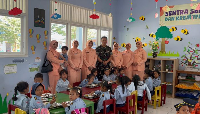 TK Angkasa Lanud SIM Terima 136 Box MBG Dari SPPG Lanud SIM