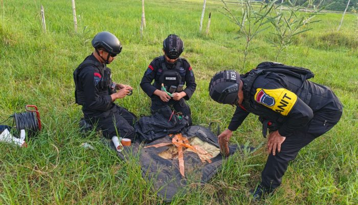 Unit Jibom Gegana Brimob Jabar Amankan Munisi Proyektil di Garut