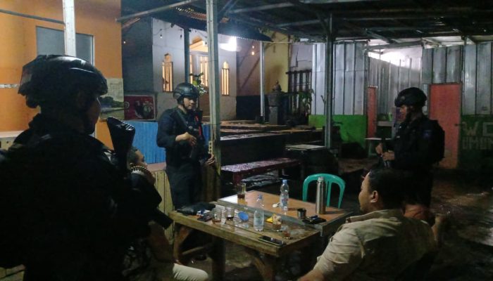 Patroli Dialogis Brimob Jabar Jaga Kondusivitas di Wilayah Cirebon
