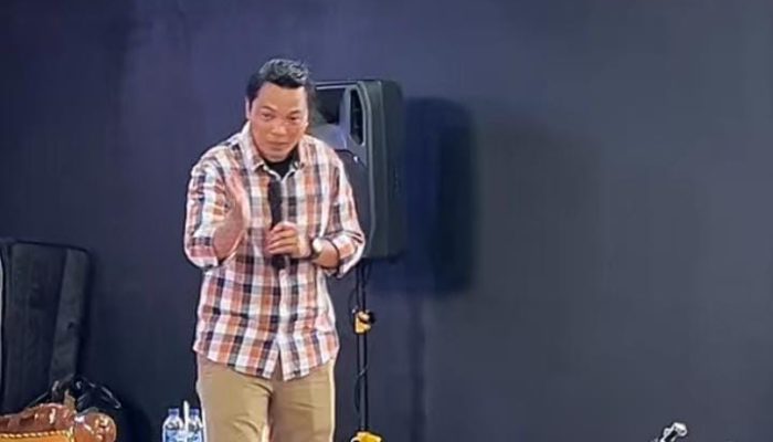 Angkringan Teh Ita Jadi Ruang Dakwah, Ustadz Nana Gerhana Ceramah Dalam Rangka Isra Mi’raj