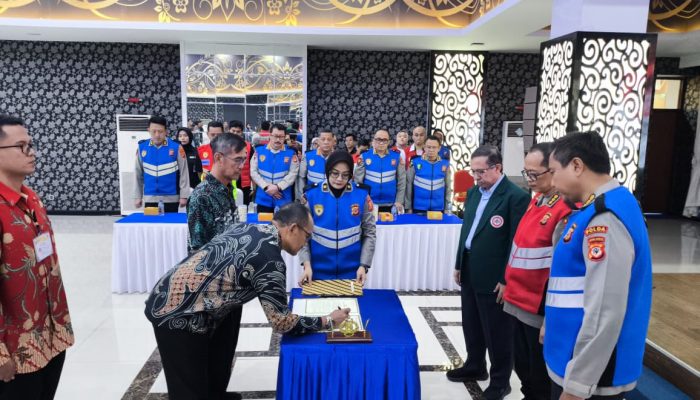 Dansat Brimob Jabar Hadiri Penandatanganan Pakta Integritas SIPSS 2026