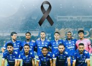 Laga PERSIB vs PSBS Biak Diwarnai Ban Hitam untuk Korban Longsor Pasirlangu