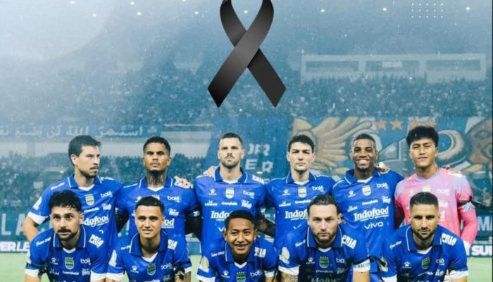 Laga PERSIB vs PSBS Biak Diwarnai Ban Hitam untuk Korban Longsor Pasirlangu