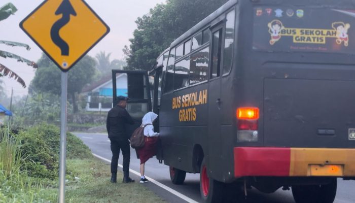 Brimob Jabar Hadirkan Bus Sekolah Gratis