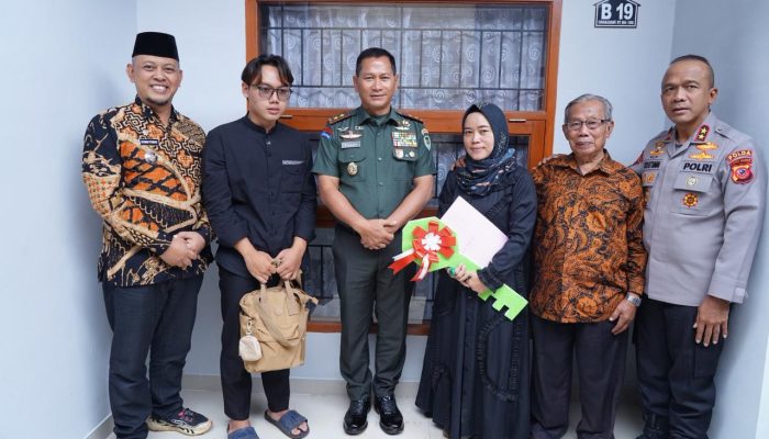 Pangdam III/Siliwangi Serahkan Santunan Rumah dan Motor kepada Ahli Waris Korban Kecelakaan Parongpong Kab Bandung Barat
