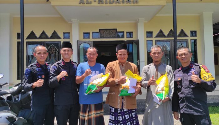 Brimob Garut Bersama Tokoh Agama & Masyarakat Baksos dan “Nyapa”