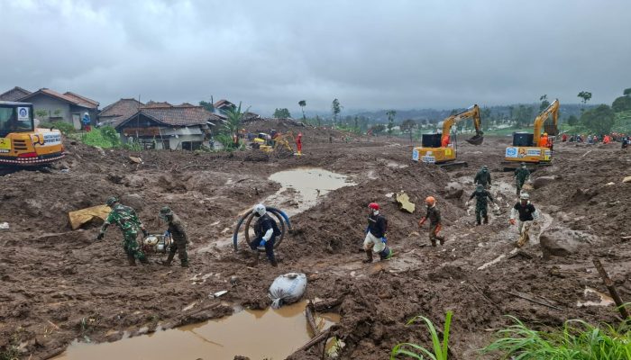 Arsya Selamat, Ayah Gugur Selamatkan Keluarga Saat Longsor Pasirlangu