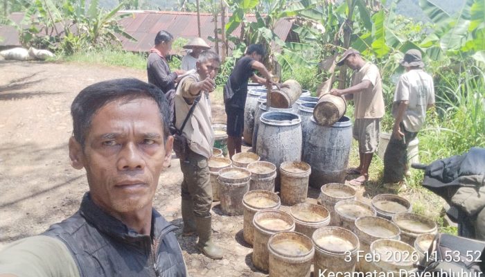 Kejar Target Februari, Administratur KPH Banyumas Barat Pantau Langsung Sadapan Getah Pinus di Wanareja