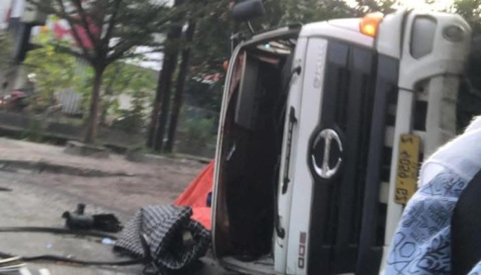 Dump Truk Bermuatan Pasir Terguling di Soekarno Hatta Bandung, Arus Lalin Tersendat