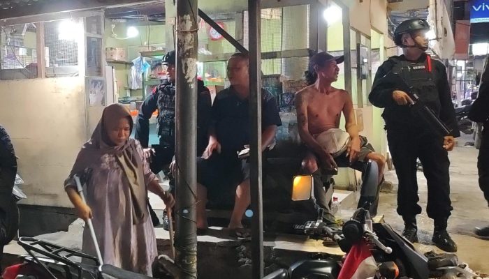 Patroli Harkamtibmas Satuan Penindak Perusuh Brimob Polda Jabar Amankan Wilayah Polresta Cirebon