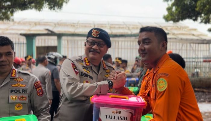 Sinergi Kemanusiaan, Kapolda dan Dansat Brimob Pantau Langsung SAR Longsor Cisarua