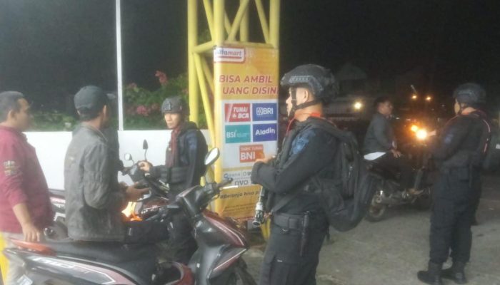 Patroli Harkamtibmas Brimob Polda Jabar Jaga Keamanan Wilayah Tegalkarang Cirebon