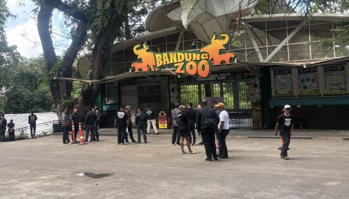 Brimob Polda Jabar Amankan Eksekusi Pengosongan Bandung Zoo Secara Humanis dan Kondusif