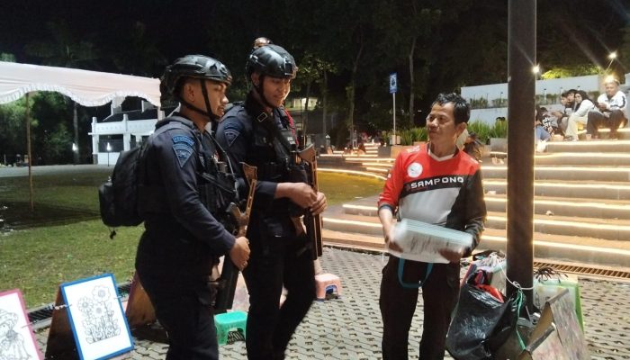 Patroli Harkamtibmas Malam Hari, Brimob Jabar Hadir Jaga Keamanan Kota Cimahi