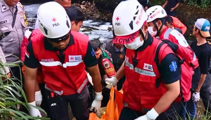 Mayat Pria Tanpa Identitas Ditemukan di Sungai Cibogo Cimahi