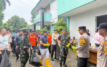 Polsek Ciputat Timur Hadiri Kegiatan Karya Bakti Aksi Bersih Lingkungan Bersama Forkopimda