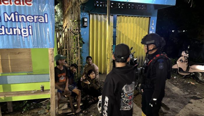 Patroli Dialogis Satuan Penindak Perusuh Batalyon A Pelopor Satbrimob Polda Jabar Sambangi Kawasan Rancaekek hingga Majalaya