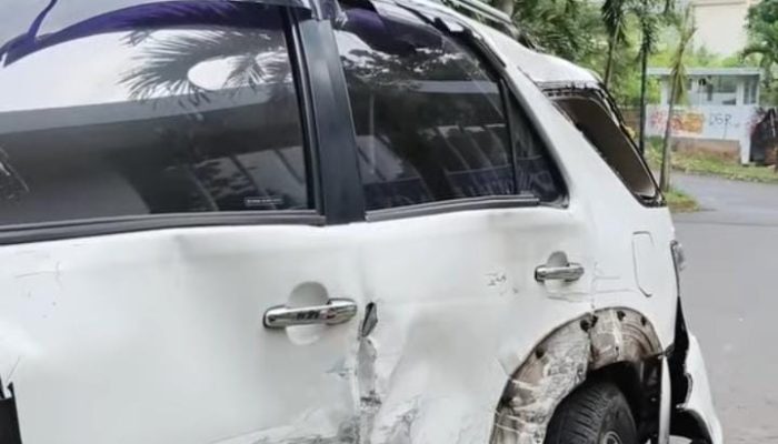 Diduga Rem Blong, Fortuner Tabrak Sejumlah Kendaraan di Citra Green Dago, Pedagang Nanas Kritis