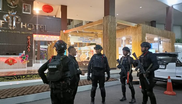 Tim Patroli Batalyon B Pelopor Satbrimob Polda Jabar Jaga Harkamtibmas di Malam Hari