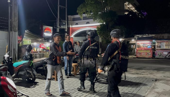 Patroli Sabtu Malam, Brimob Jabar Pastikan Situasi Pacet Aman dan Kondusif