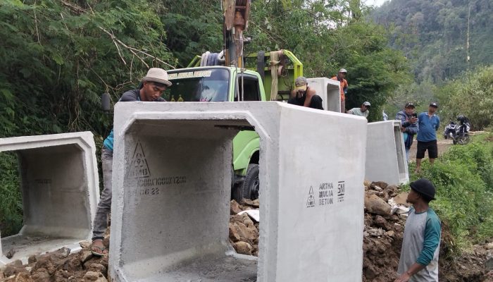 Satgas TMMD Kodim 0624/ Kabupaten Bandung Pasang Box Culvert di Cipelah, Percepat Pembangunan Jalan Desa