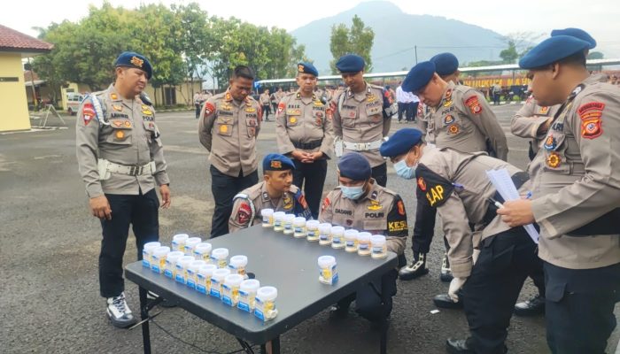 Tes Urine Usai Apel Gabungan, Wujud Komitmen Satbrimob Polda Jabar Jaga Integritas Personel